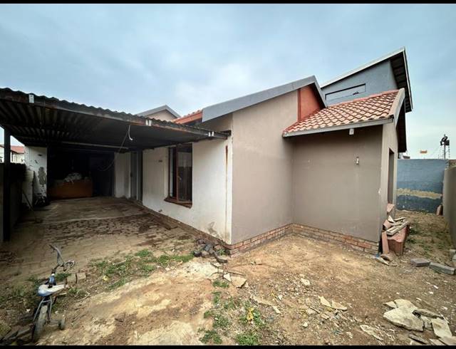 3 BEDROOM HOUSE FOR SALE IN CLOVERDENE